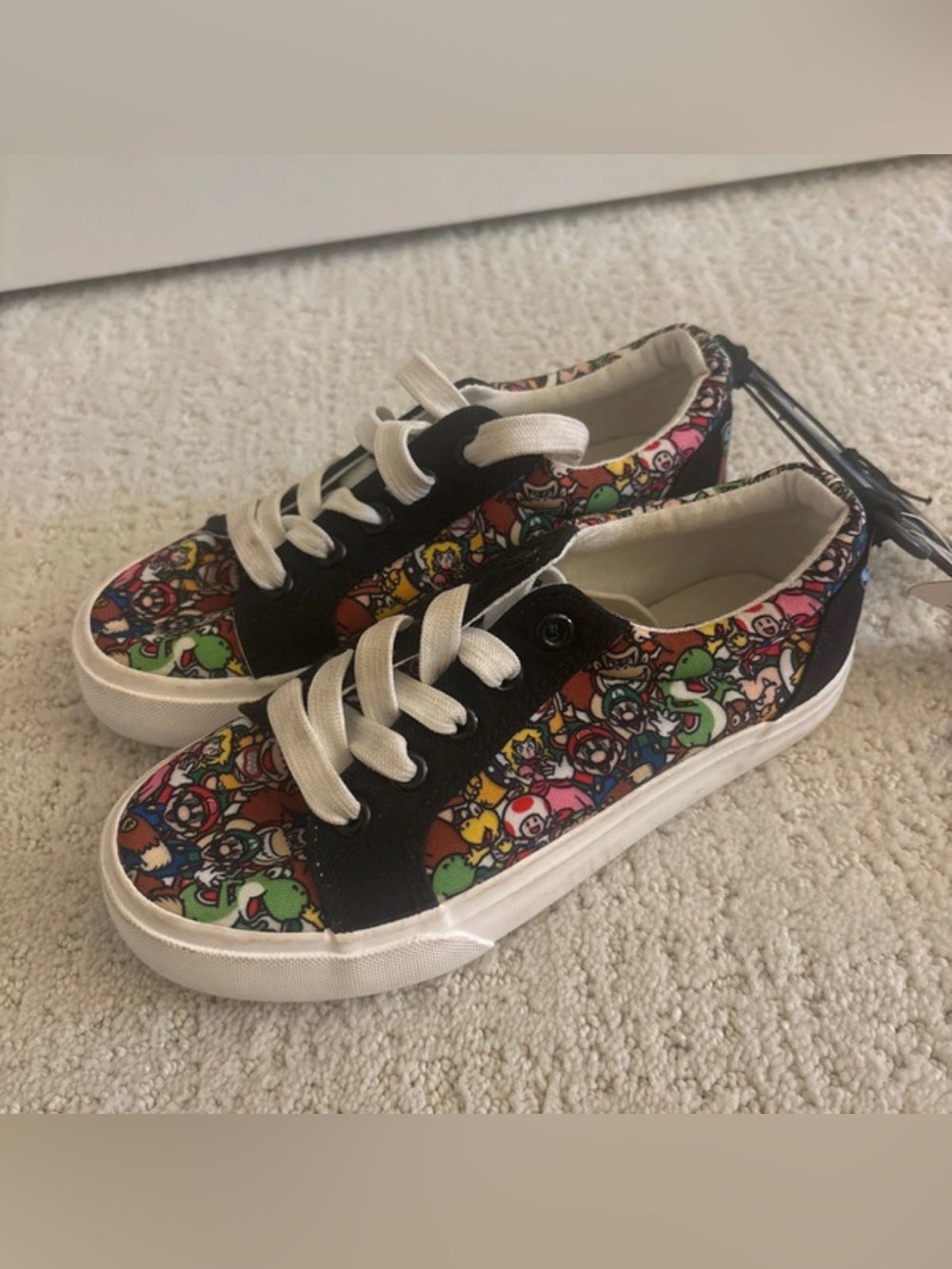 Super Mario Bros Unisex Kids Shoes -
size 1 - Brand New